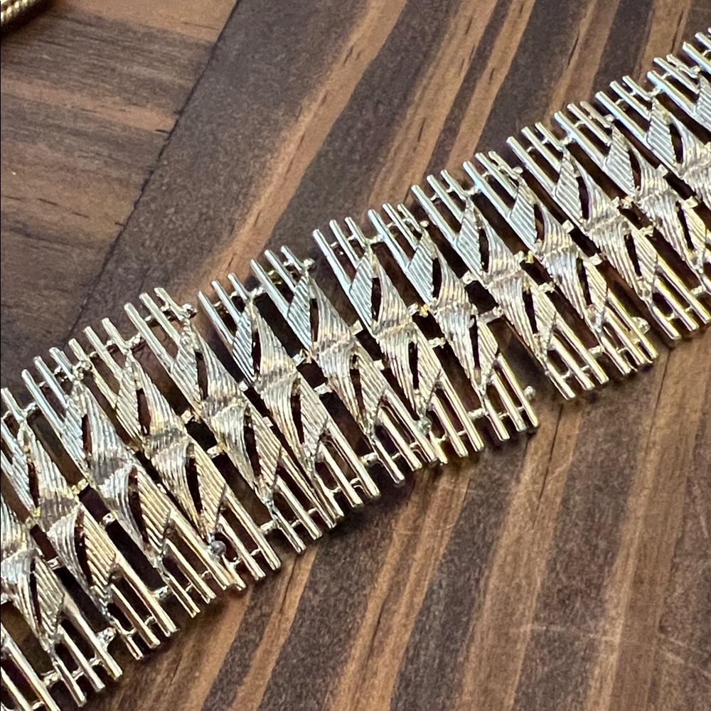 Unique Vintage Gold-Tone Textured Link Bracelet